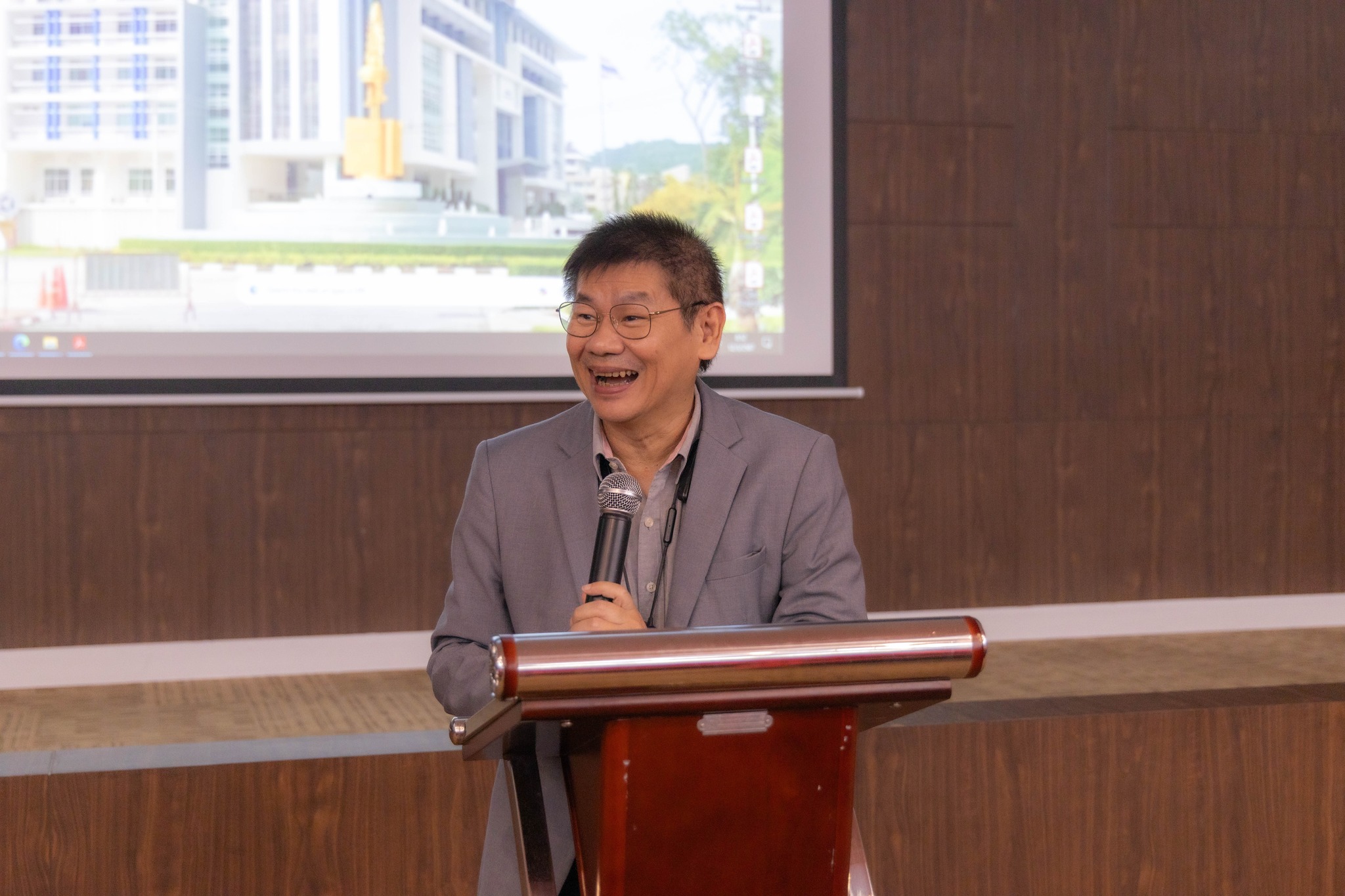 โครงการสัมมนาหลังฝึกประสบการณ์วิชาชีพ นิสิตวิชาเอกเทคโนโลยีและสื่อสารการศึกษา