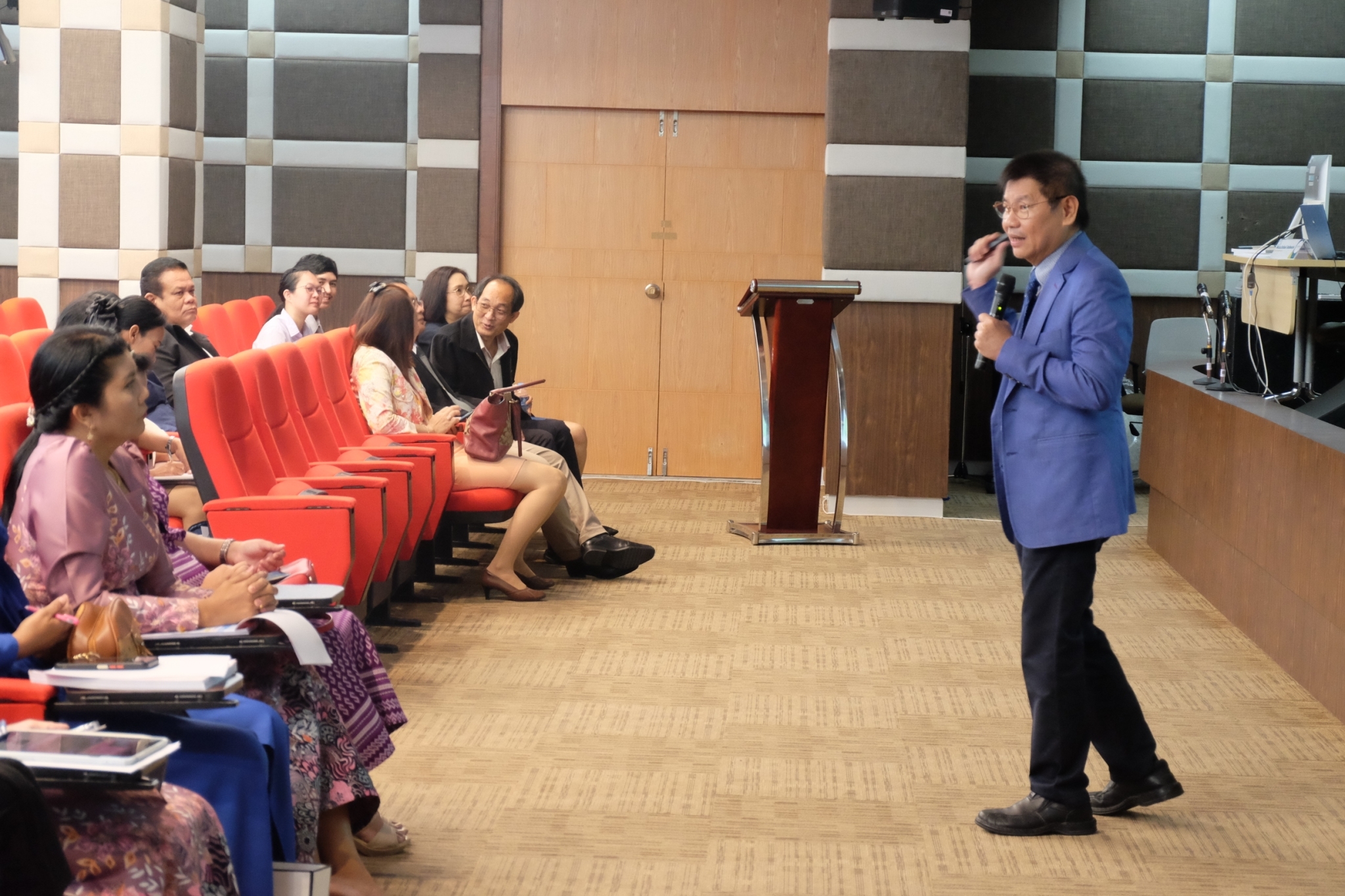 โครงการการพัฒนาหลักสูตรสถานศึกษาเข้มแข็ง  เพื่อยกระดับผลสัมฤทธิ์ของผู้เรียน