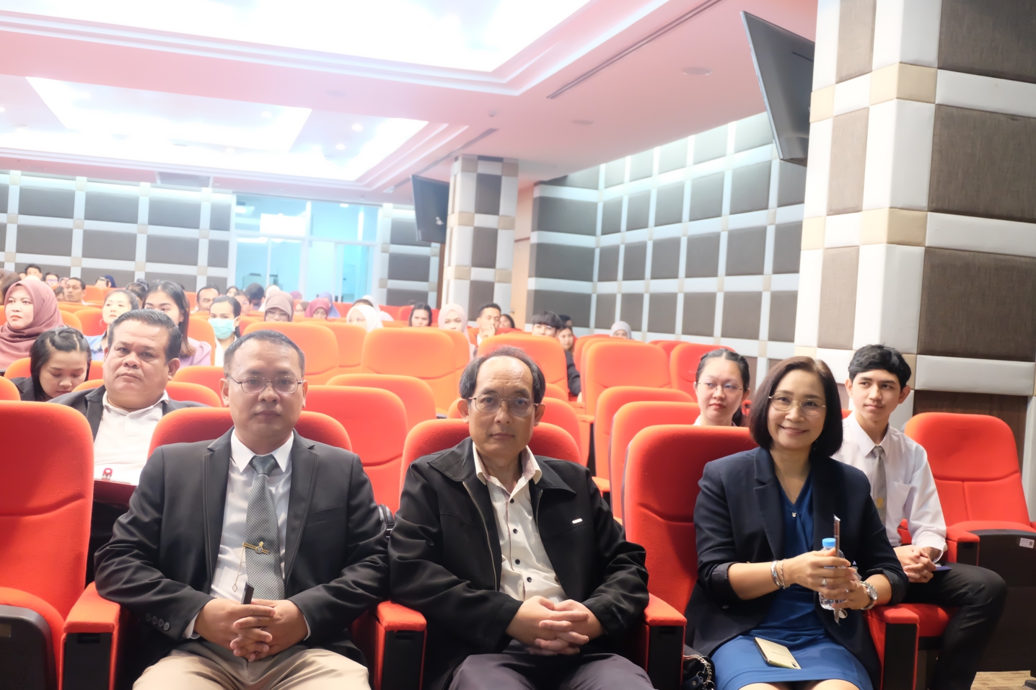 โครงการการพัฒนาหลักสูตรสถานศึกษาเข้มแข็ง  เพื่อยกระดับผลสัมฤทธิ์ของผู้เรียน