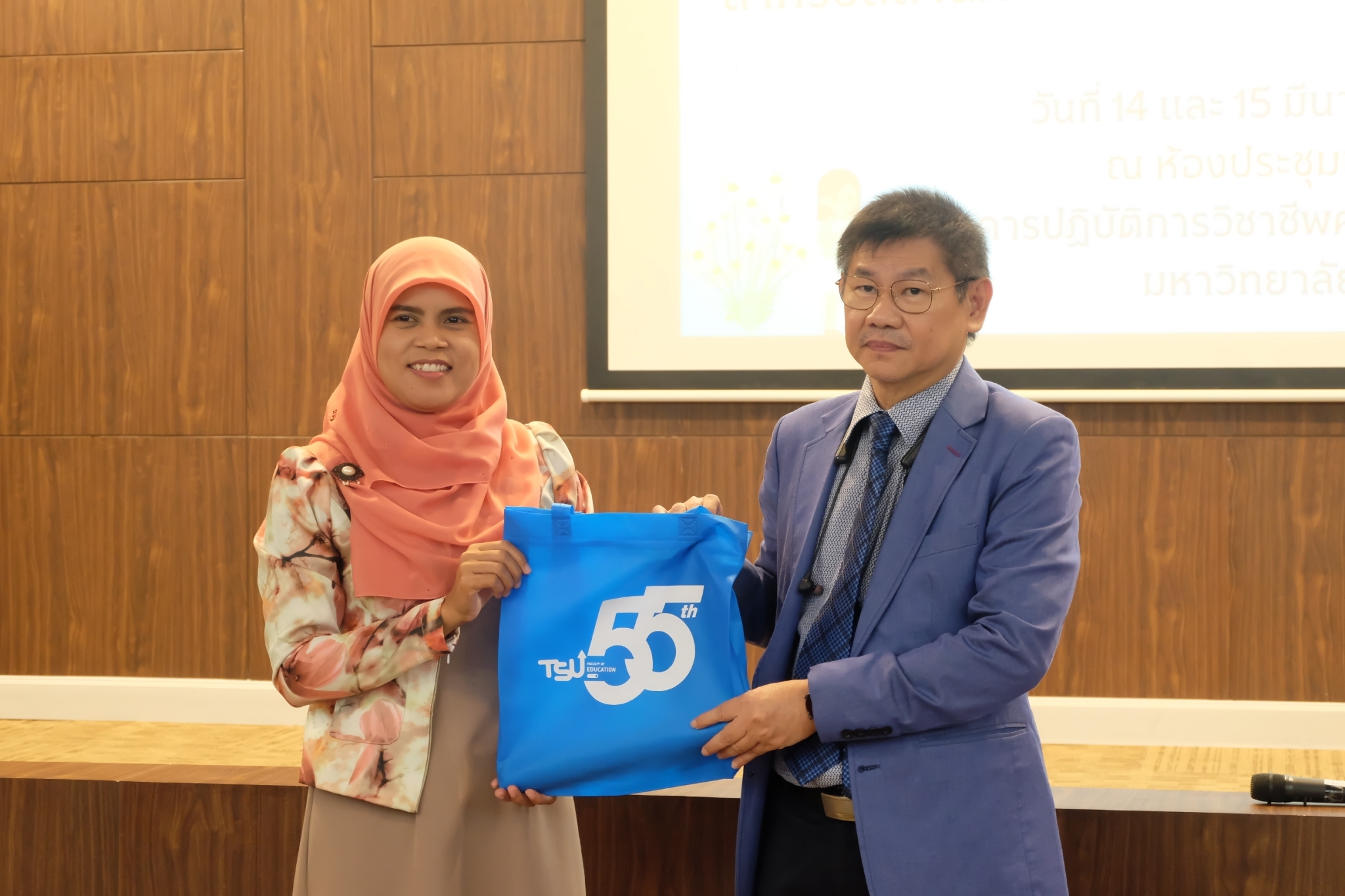โครงการการพัฒนาหลักสูตรสถานศึกษาเข้มแข็ง  เพื่อยกระดับผลสัมฤทธิ์ของผู้เรียน