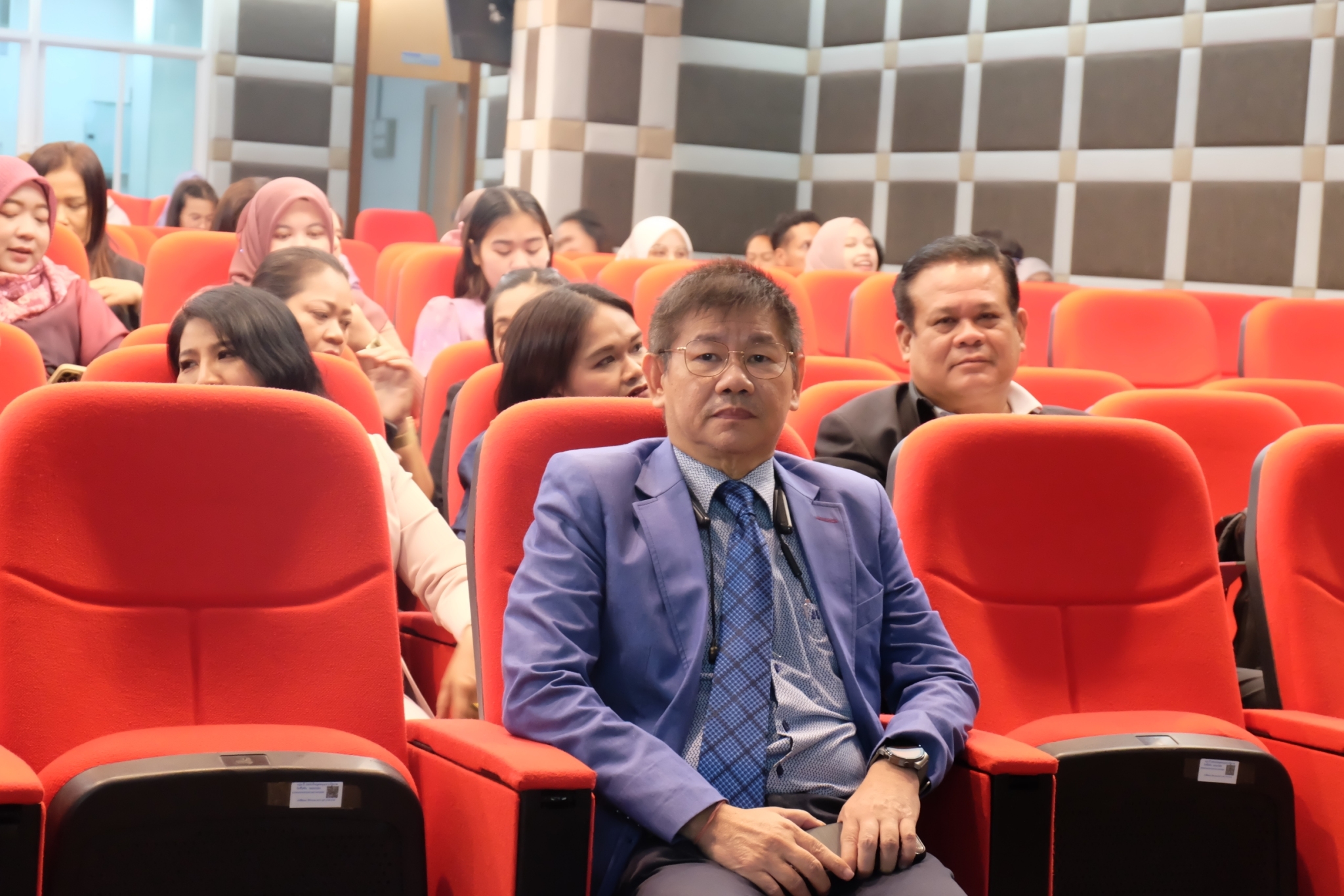 โครงการการพัฒนาหลักสูตรสถานศึกษาเข้มแข็ง  เพื่อยกระดับผลสัมฤทธิ์ของผู้เรียน