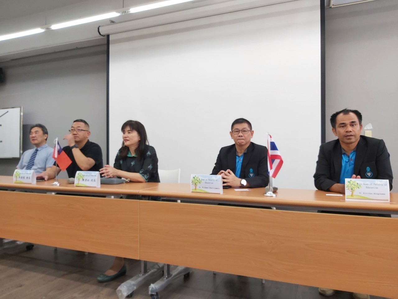 ผู้บริหาร​ คณาจารย์​ และบุคลากร​ มหา​วิทยาลัย​ ศึกษาดูงาน ณ National​ ​Changhua​ University​ of​ Education​ และ National Changhua Girls'Senior  High School