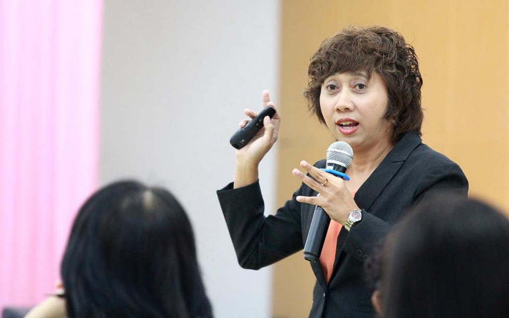 โครงการพัฒนาจรรยาบรรณวิชาชีพครูด้วยกระบวนการชุมชนการเรียนรู้ (E-PLC) และวิจัยในชั้นเรียนของนิสิตฝึกประสบการณ์วิชาชีพครูให้กับอาจารย์นิเทศก์