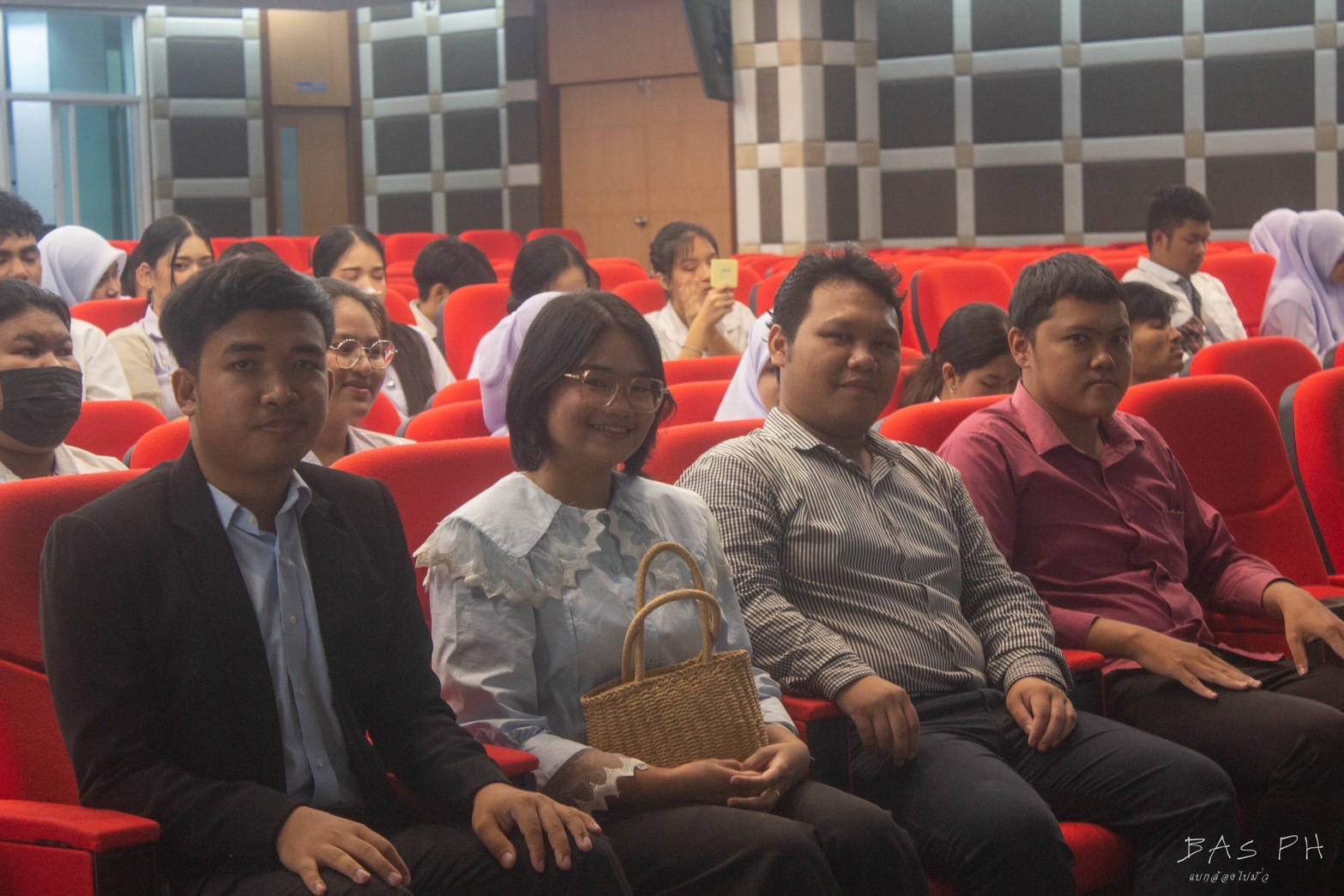 โครงการ  “จุดประกายสร้างแรงบันดาลใจ : สายใยศิลป์จากพี่สู่น้อง”