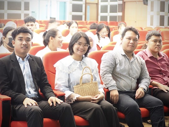 โครงการ  “จุดประกายสร้างแรงบันดาลใจ : สายใยศิลป์จากพี่สู่น้อง”