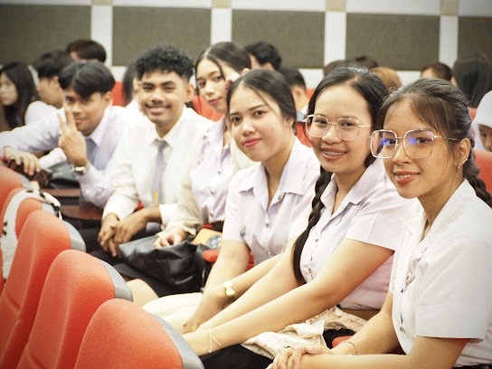 โครงการ  “จุดประกายสร้างแรงบันดาลใจ : สายใยศิลป์จากพี่สู่น้อง”