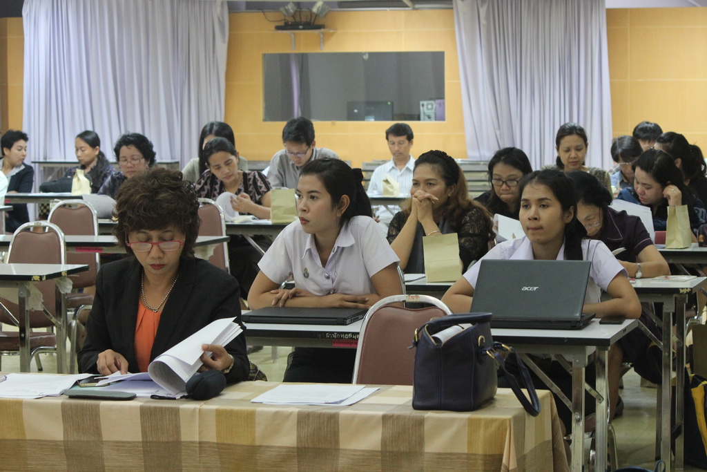 โครงการพัฒนาจรรยาบรรณวิชาชีพครูด้วยกระบวนการชุมชนการเรียนรู้ (E-PLC) และวิจัยในชั้นเรียนของนิสิตฝึกประสบการณ์วิชาชีพครูให้กับอาจารย์นิเทศก์