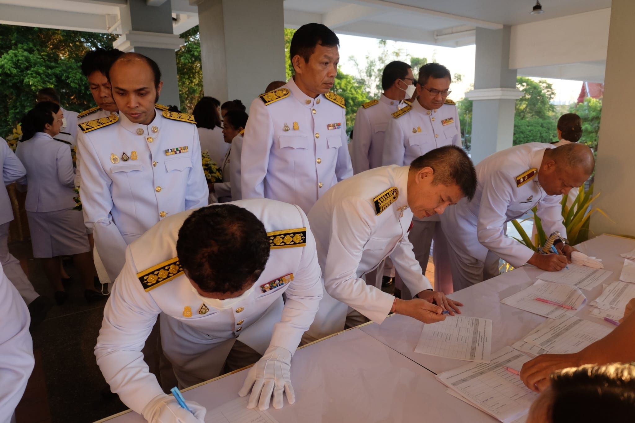 ผู้บริหาร​คณะศึกษา​ศาสตร์​  เป็นตัวแทนมหา​วิทยา​ทักษิณ​ ร่วม​พิธี ถวายพานพุ่มดอกไม้เครื่องราชสักการะ วันพระบาทสมเด็จพระพุทธยอดฟ้าจุฬาโลกมหาราช
