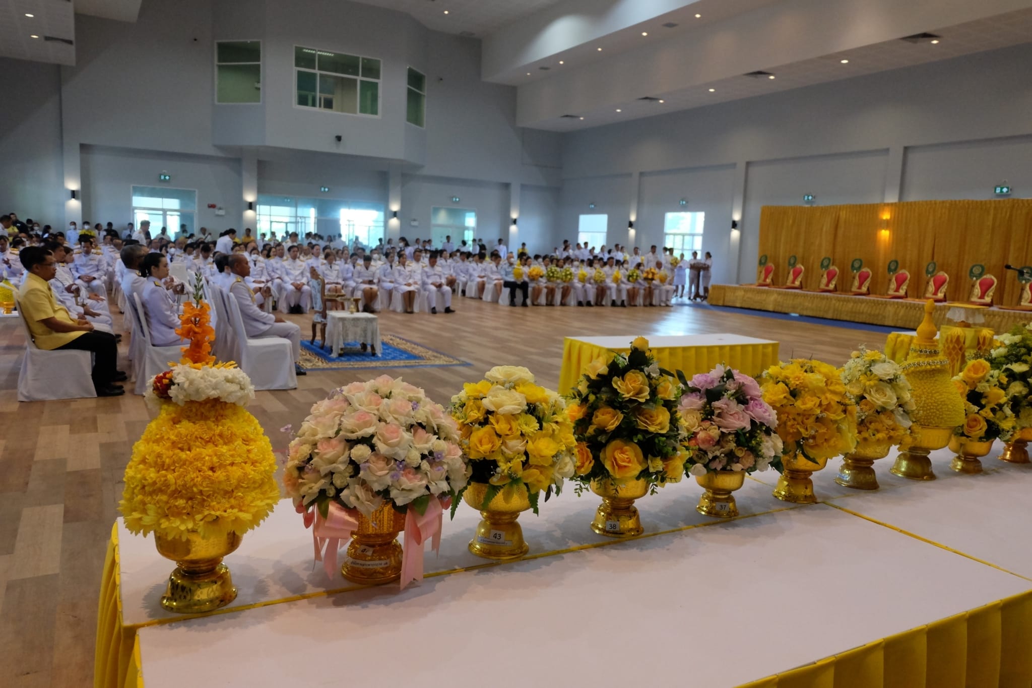 ผู้บริหาร​คณะศึกษา​ศาสตร์​  เป็นตัวแทนมหา​วิทยา​ทักษิณ​ ร่วม​พิธี ถวายพานพุ่มดอกไม้เครื่องราชสักการะ วันพระบาทสมเด็จพระพุทธยอดฟ้าจุฬาโลกมหาราช