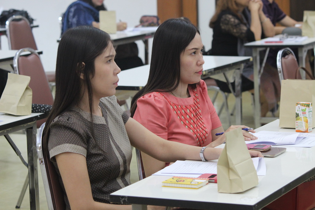 โครงการพัฒนาจรรยาบรรณวิชาชีพครูด้วยกระบวนการชุมชนการเรียนรู้ (E-PLC) และวิจัยในชั้นเรียนของนิสิตฝึกประสบการณ์วิชาชีพครูให้กับอาจารย์นิเทศก์