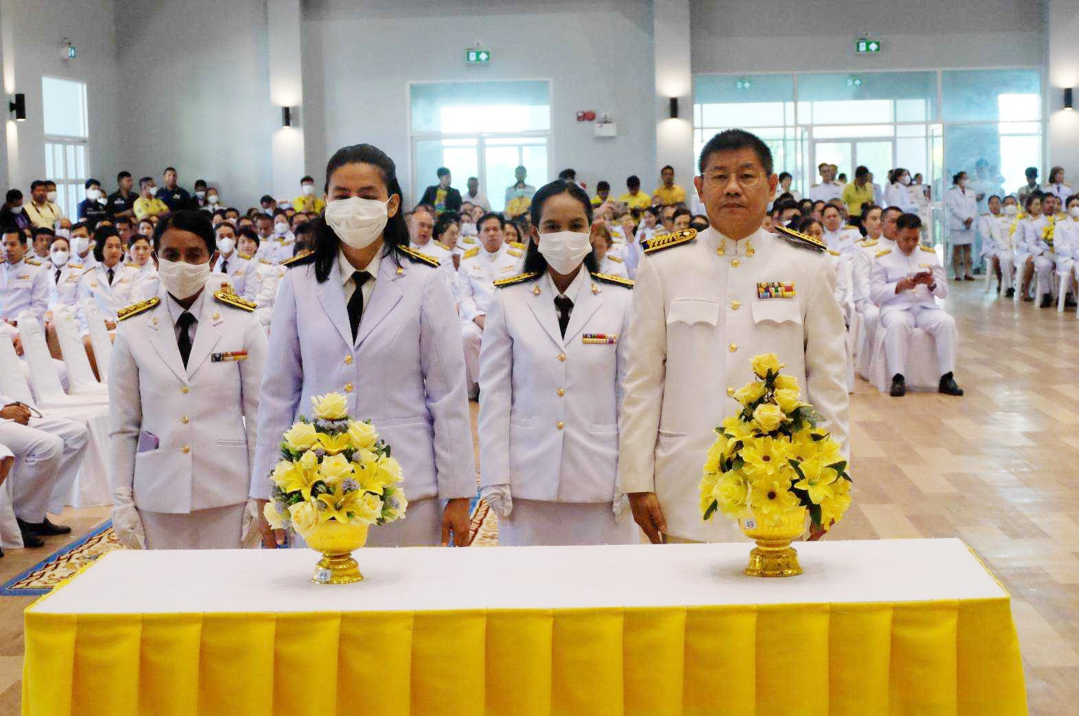 ผู้บริหาร​คณะศึกษา​ศาสตร์​  เป็นตัวแทนมหา​วิทยา​ทักษิณ​ ร่วม​พิธี ถวายพานพุ่มดอกไม้เครื่องราชสักการะ วันพระบาทสมเด็จพระพุทธยอดฟ้าจุฬาโลกมหาราช
