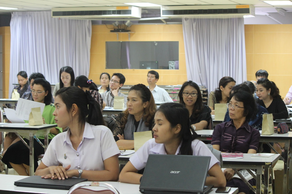 โครงการพัฒนาจรรยาบรรณวิชาชีพครูด้วยกระบวนการชุมชนการเรียนรู้ (E-PLC) และวิจัยในชั้นเรียนของนิสิตฝึกประสบการณ์วิชาชีพครูให้กับอาจารย์นิเทศก์