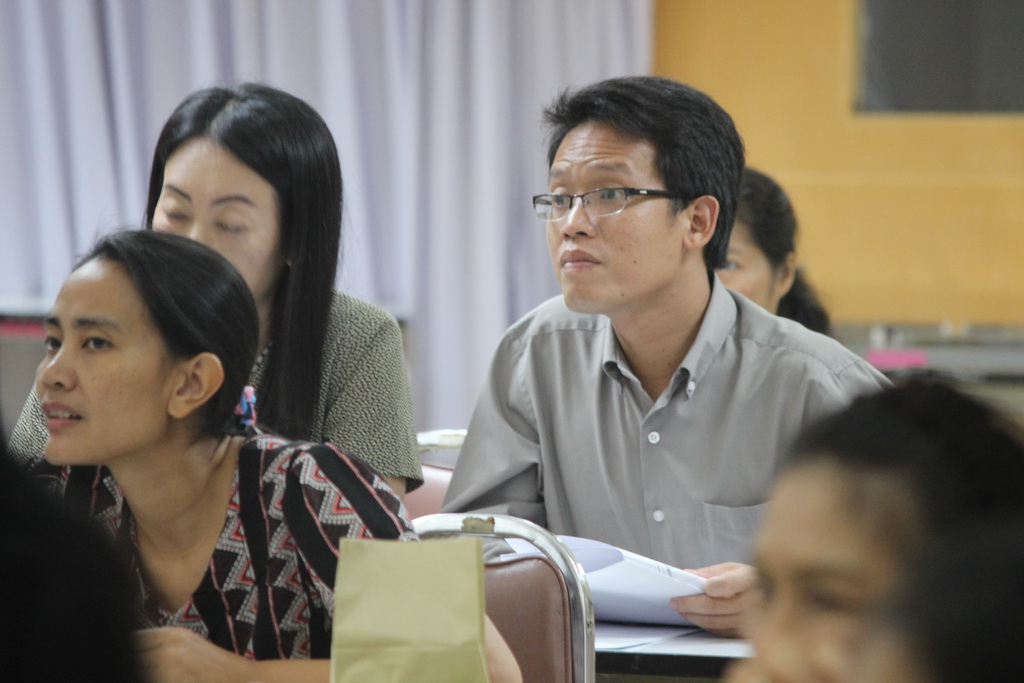 โครงการพัฒนาจรรยาบรรณวิชาชีพครูด้วยกระบวนการชุมชนการเรียนรู้ (E-PLC) และวิจัยในชั้นเรียนของนิสิตฝึกประสบการณ์วิชาชีพครูให้กับอาจารย์นิเทศก์