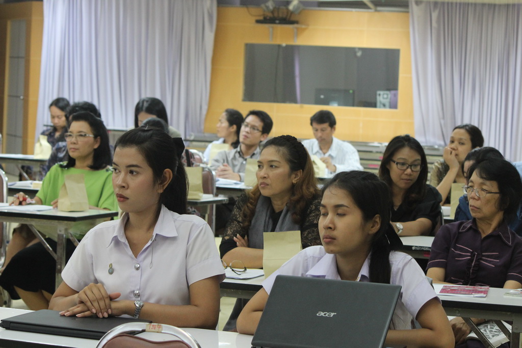 โครงการพัฒนาจรรยาบรรณวิชาชีพครูด้วยกระบวนการชุมชนการเรียนรู้ (E-PLC) และวิจัยในชั้นเรียนของนิสิตฝึกประสบการณ์วิชาชีพครูให้กับอาจารย์นิเทศก์