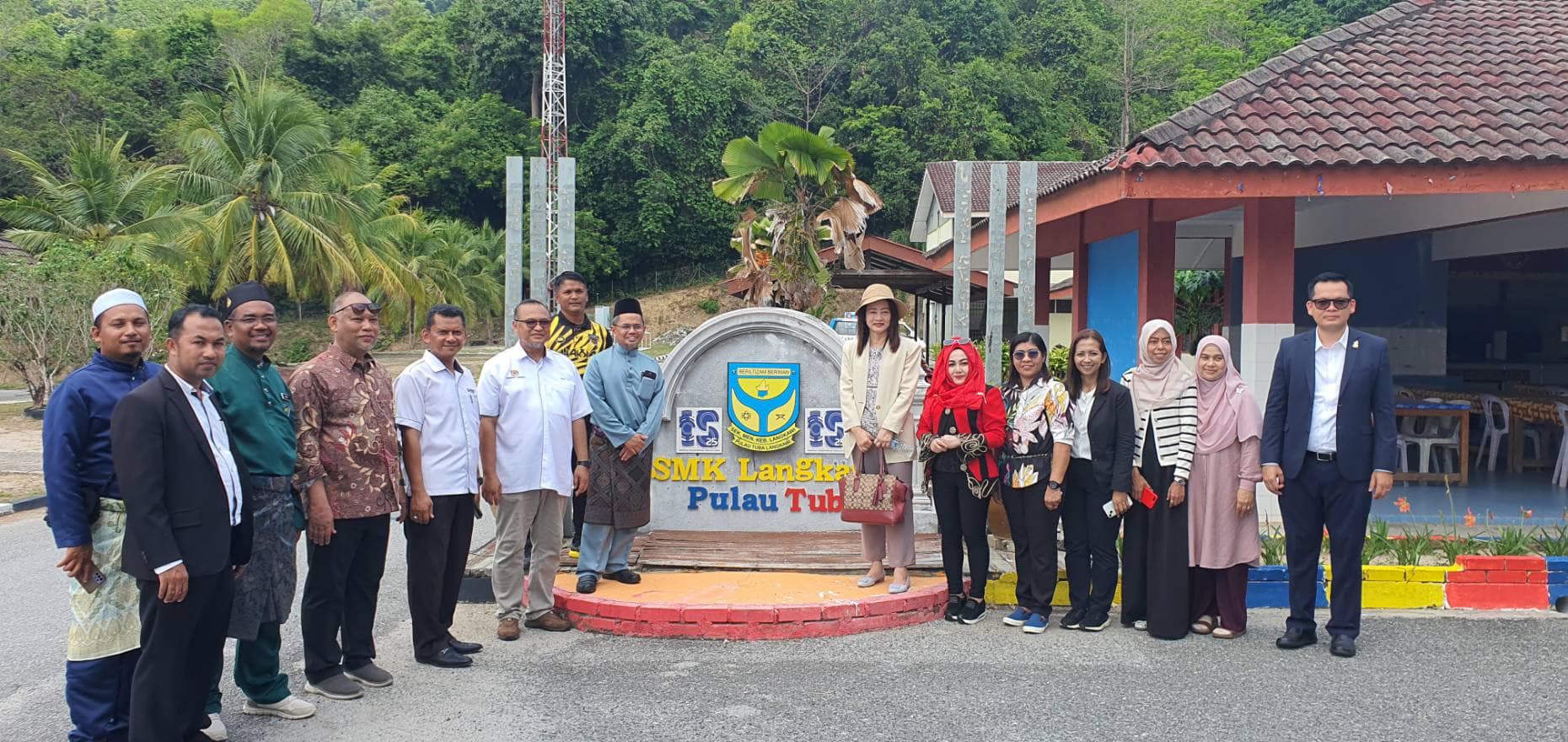 สาขาการบริหารการศึกษา ไปศึกษาดูการบริหารงาน 6 โรงเรียนในประเทศ มาเลเซีย