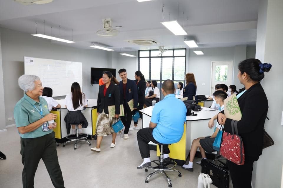 นิสิตหลักสูตร กศ.ม สาขาวิชาการวิจัยและประเมิน และ นิสิตกศ.บ สาขาวิชาการวัดและประเมินทางการศึกษา ศึกษาดูงาน ณ โรงเรียนปลูกปัญญา นครราชสีมา