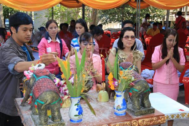 ผู้บริหาร คณาจารย์ และบุคลากรคณะศึกษาศาสตร์ร่วมพิธีบวงสรวงสิ่งศักดิ์สิทธิ์ประจำมหาวิทยาลัย