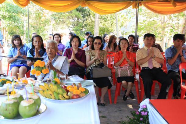 ผู้บริหาร คณาจารย์ และบุคลากรคณะศึกษาศาสตร์ร่วมพิธีบวงสรวงสิ่งศักดิ์สิทธิ์ประจำมหาวิทยาลัย