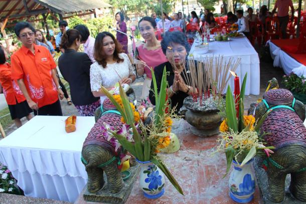 ผู้บริหาร คณาจารย์ และบุคลากรคณะศึกษาศาสตร์ร่วมพิธีบวงสรวงสิ่งศักดิ์สิทธิ์ประจำมหาวิทยาลัย