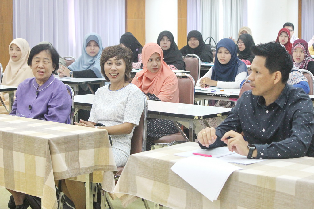 โครงการสัมมนานิสิตระหว่างปฏิบัติการสอนในสถานศึกษา ประจำภาคเรียนปลาย สำหรับนิสิตหลักสูตรประกาศนียบัตรบัณฑิต สาขาวิชา วิชาชีพครู และหลักสูตร การศึกษามหาบัณฑิต สาขาวิชาการสอนวิทยาศาสตร์ คณิตศาสตร์ และคอมพิวเตอร์ ปีการศึกษา 2560