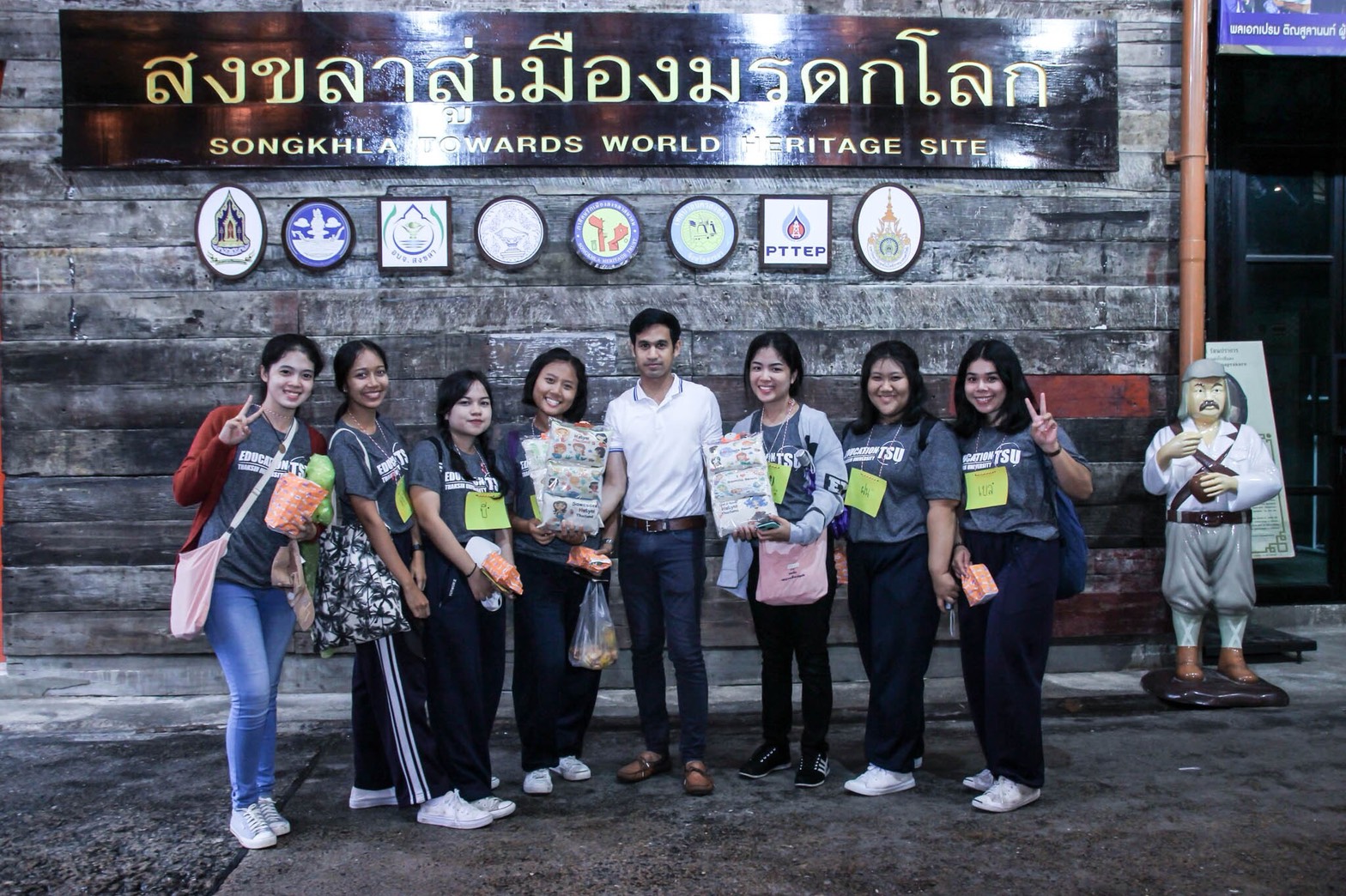สโมสรนิสิตคณะศึกษาศาสตร์ ได้จัดโครงการ “ย้อนรอยเมืองสองเล ต้องมนต์เสน่ห์แดนสิงขร”