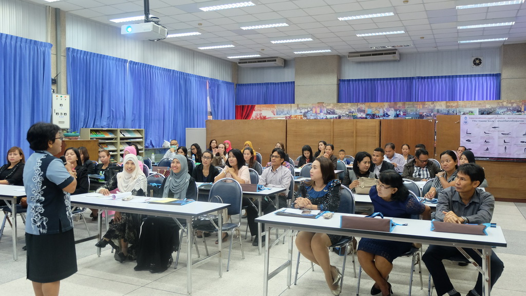 โครงการพัฒนาข้าราชการครูและบุคลากรทางการศึกษาก่อนแต่งตั้งให้มีและเลื่อนเป็นวิทยฐานะชำนาญการพิเศษ รุ่นที่ 100