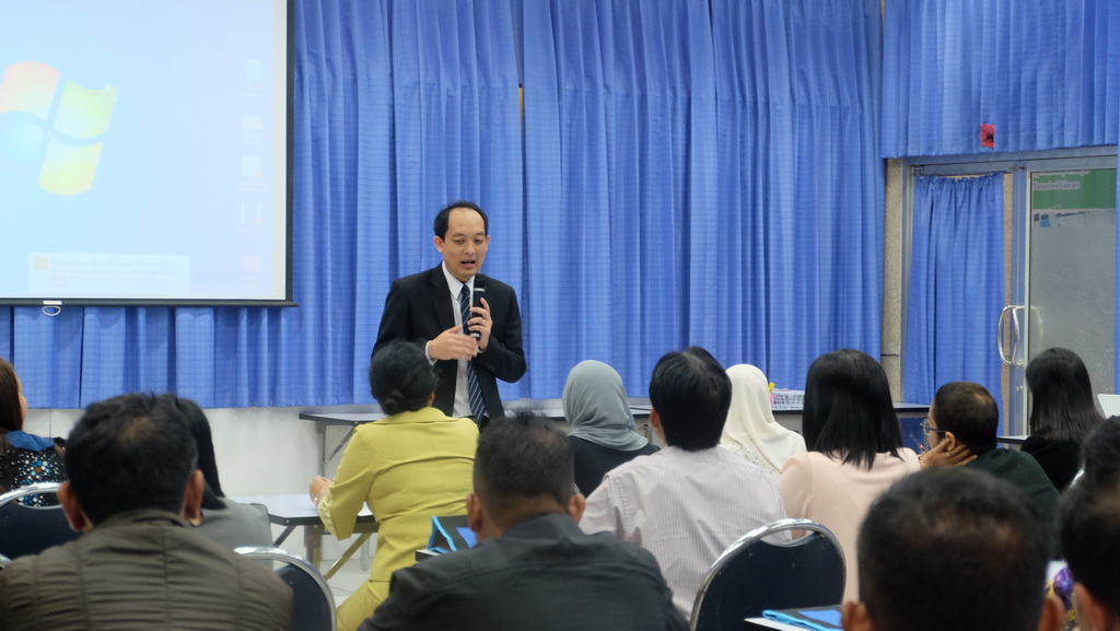 โครงการพัฒนาข้าราชการครูและบุคลากรทางการศึกษาก่อนแต่งตั้งให้มีและเลื่อนเป็นวิทยฐานะชำนาญการพิเศษ รุ่นที่ 100