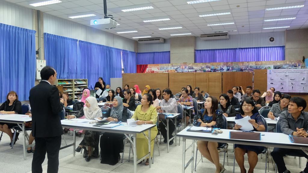 โครงการพัฒนาข้าราชการครูและบุคลากรทางการศึกษาก่อนแต่งตั้งให้มีและเลื่อนเป็นวิทยฐานะชำนาญการพิเศษ รุ่นที่ 100