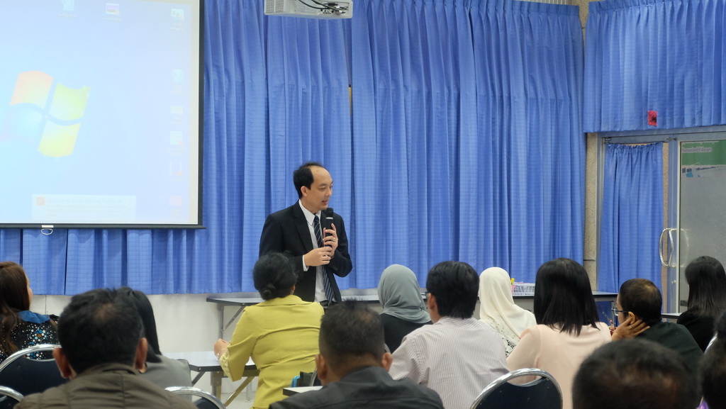 โครงการพัฒนาข้าราชการครูและบุคลากรทางการศึกษาก่อนแต่งตั้งให้มีและเลื่อนเป็นวิทยฐานะชำนาญการพิเศษ รุ่นที่ 100