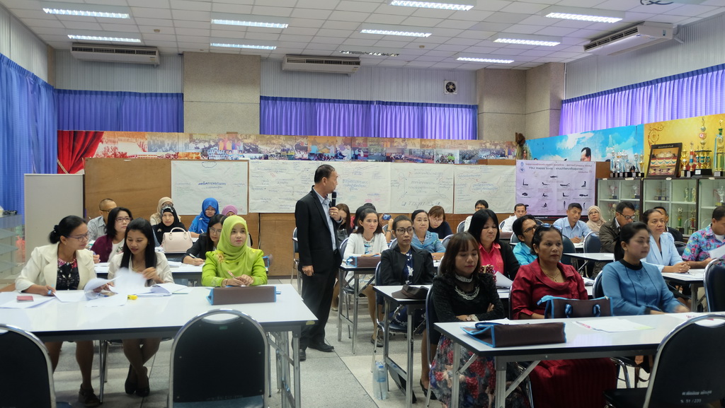 โครงการพัฒนาข้าราชการครูและบุคลากรทางการศึกษาก่อนแต่งตั้งให้มีและเลื่อนเป็นวิทยฐานะชำนาญการพิเศษ รุ่นที่ 100