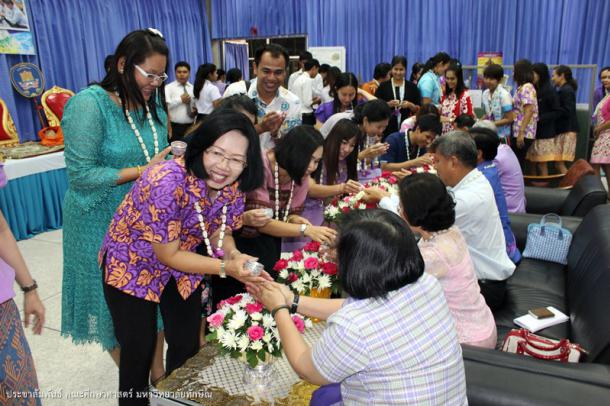 คณะศึกษาศาสตร์ มหาวิทยาลัยทักษิณ จัดโครงการ  "สืบสานประเพณีวันสงกรานต์ ประจำปี ๒๕๕๘"