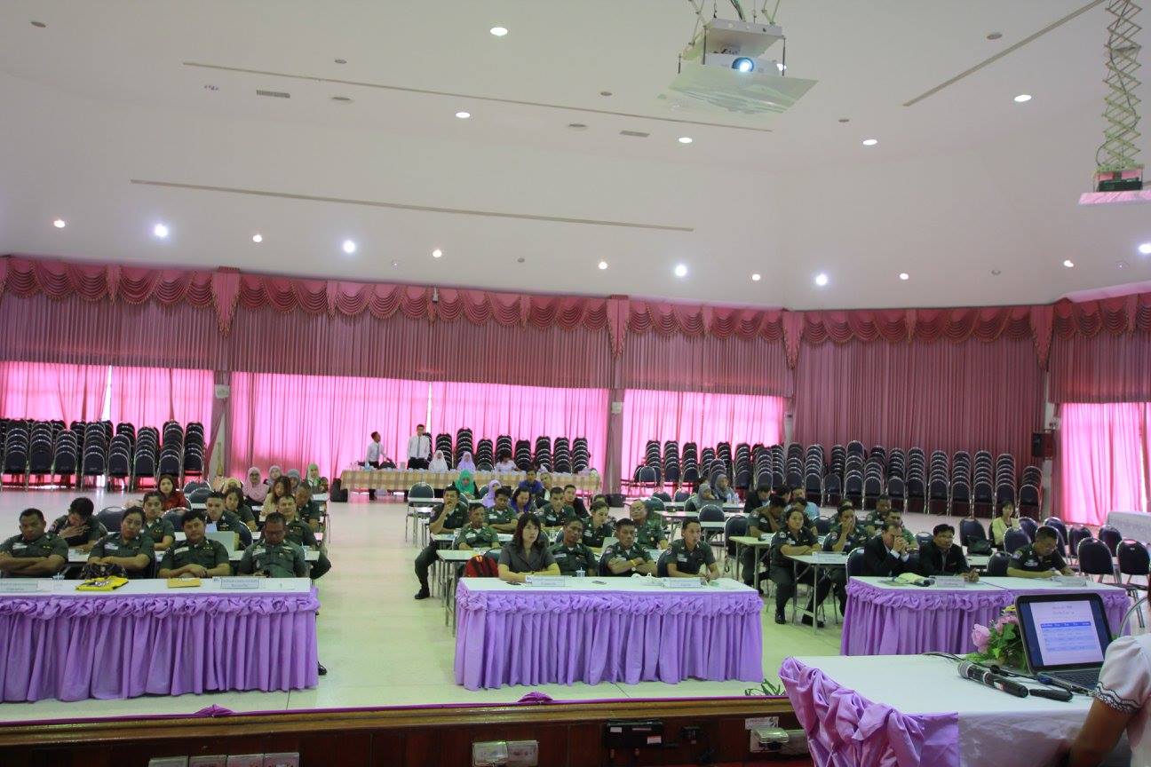 โครงการประชุมสรุปผลการดำเนินงานประจำปีงบประมาณ 2560 และจัดทำแผนการดำเนินงานปีงบประมาณ 2561โครงการพัฒนาศักยภาพโรงเรียนในพระราชดำริและโรงเรียนขาดแคลนในเขตพื้นที่การศึกษา 4 จังหวัดภาคใต้ ณ หอประชุมปาริชาต มหาวิทยาลัยทักษิณ
