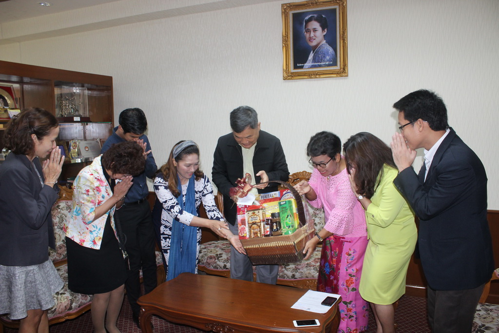 มอบกระเช้าของขวัญอวยพรปีใหม่ 2561