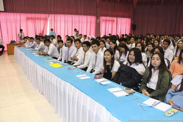 คณาจารย์และบุคลากร คณะศึกษาศาสตร์ ร่วมงานปัจฉิมนิเทศนิสิตปริญญาตรี ปีการศึกษา 2557