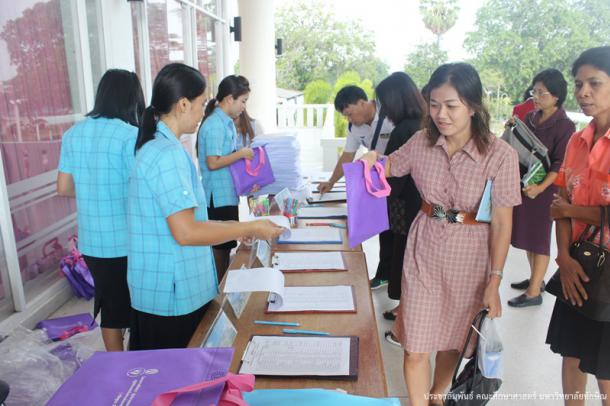 โครงการสัมมนาผู้บริหารและอาจารย์พี่เลี้ยงนิสิตปฏิบัติการสอนในสถานศึกษา สำหรับนิสิตหลักสูตรการศึกษาบัณฑิต (หลักสูตร 5 ปี) ประจำปีการศึกษา 2558