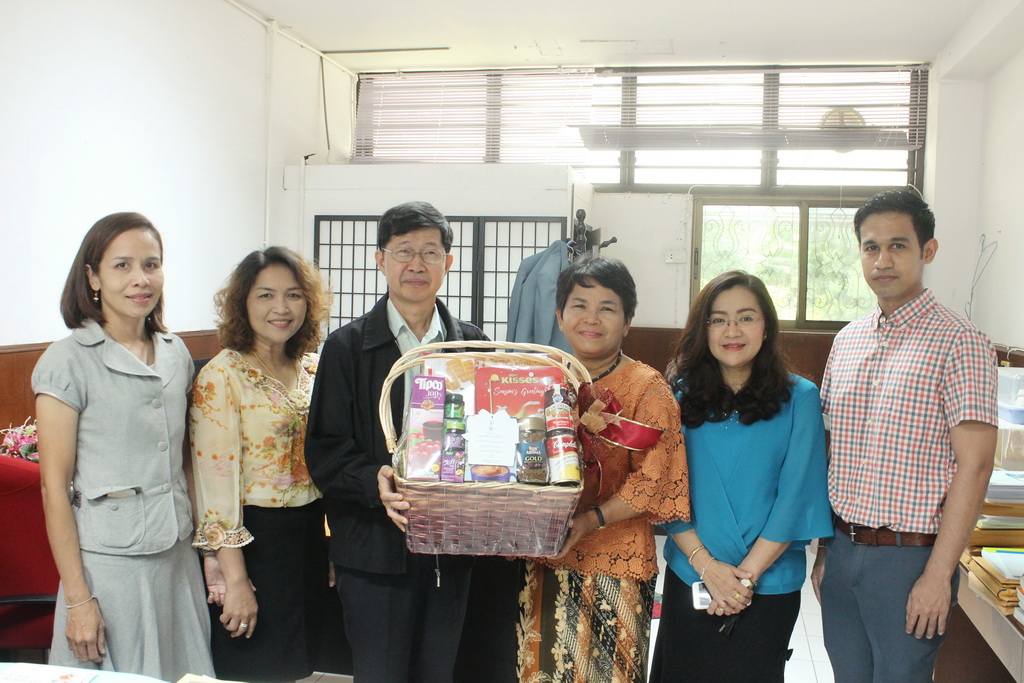 มอบกระเช้าของขวัญอวยพรปีใหม่ 2561