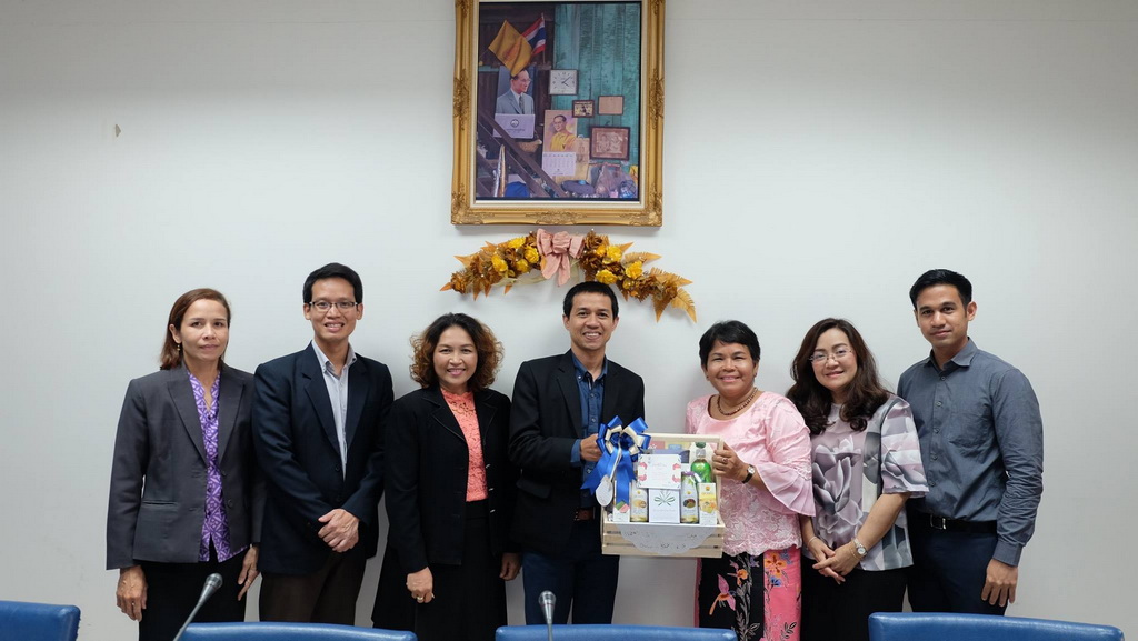 มอบกระเช้าของขวัญอวยพรปีใหม่ 2561