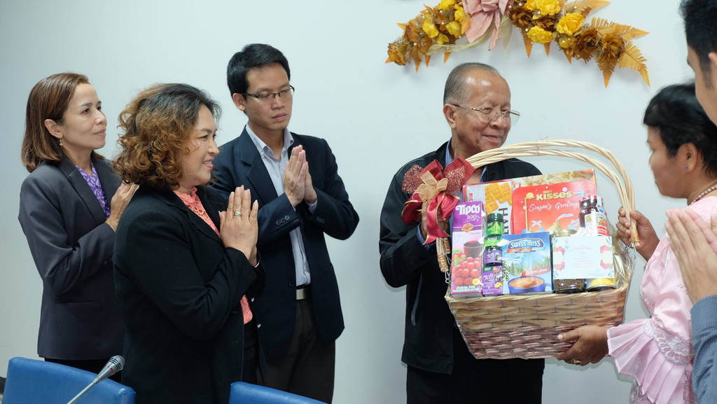 มอบกระเช้าของขวัญอวยพรปีใหม่ 2561