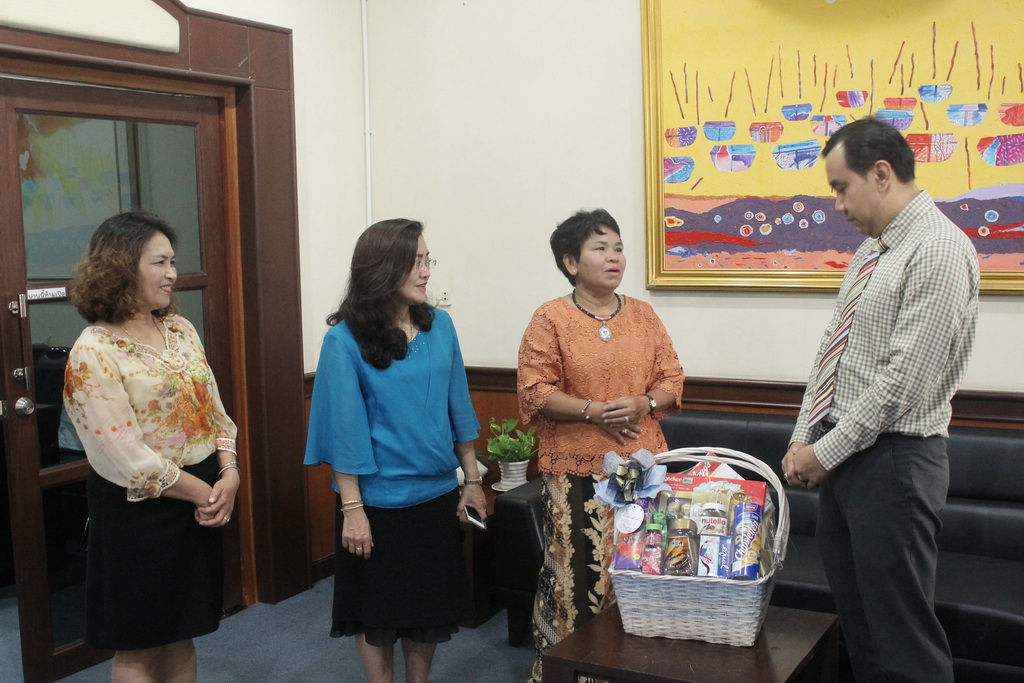 มอบกระเช้าของขวัญอวยพรปีใหม่ 2561