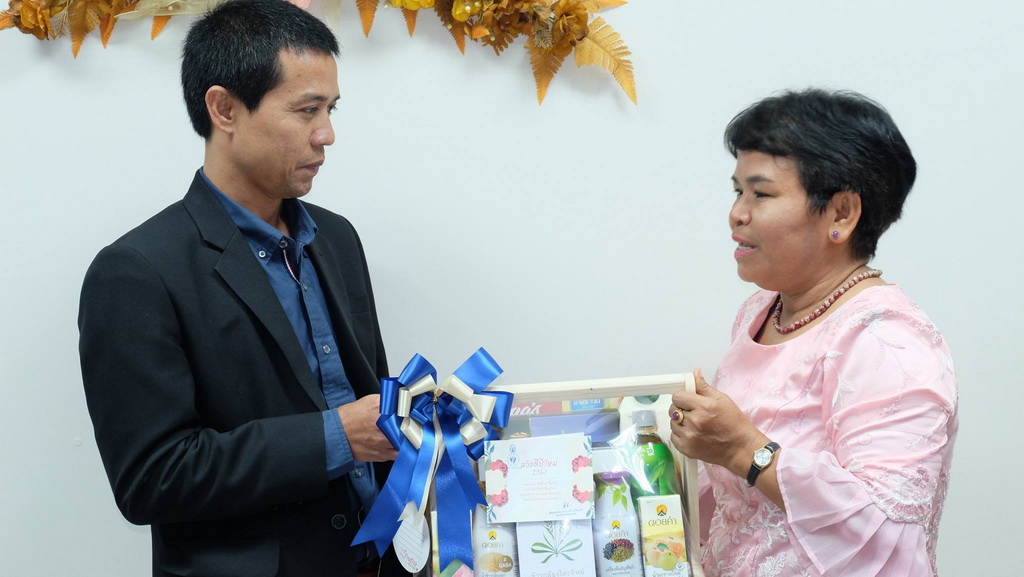 มอบกระเช้าของขวัญอวยพรปีใหม่ 2561