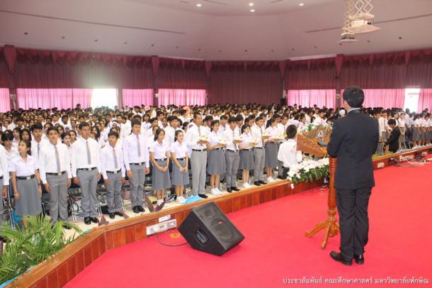 ผู้บริหาร อาจารย์ คณะศึกษาศาสตร์ ร่วมโครงการปฐมนิเทศนิสิตใหม่ ประจำปีการศึกษา 2558
