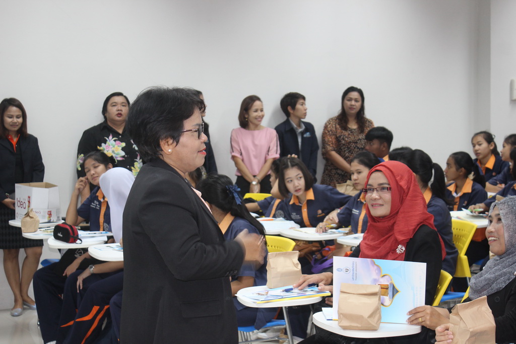 ศึกษาดูงานเกี่ยวกับการจัดการเรียนการสอนและระเบียบการรับนักศึกษาของสาขาวิชาต่างๆในคณะศึกษาศาสตร์