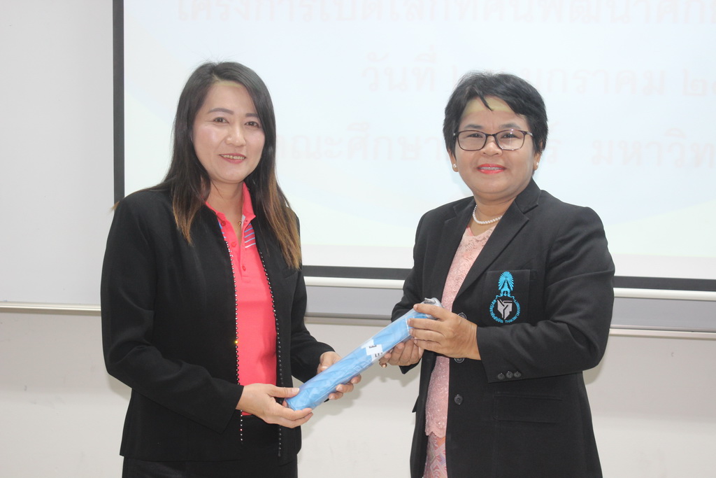ศึกษาดูงานเกี่ยวกับการจัดการเรียนการสอนและระเบียบการรับนักศึกษาของสาขาวิชาต่างๆในคณะศึกษาศาสตร์