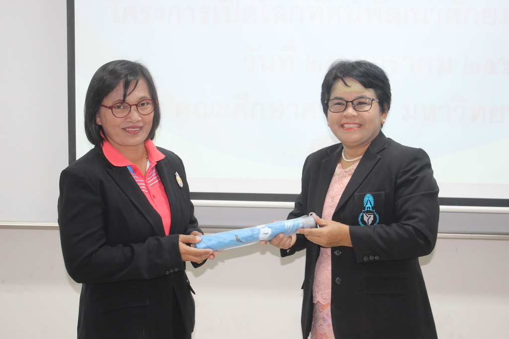 ศึกษาดูงานเกี่ยวกับการจัดการเรียนการสอนและระเบียบการรับนักศึกษาของสาขาวิชาต่างๆในคณะศึกษาศาสตร์