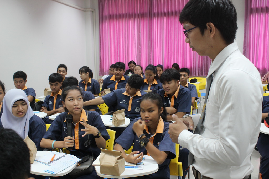 ศึกษาดูงานเกี่ยวกับการจัดการเรียนการสอนและระเบียบการรับนักศึกษาของสาขาวิชาต่างๆในคณะศึกษาศาสตร์
