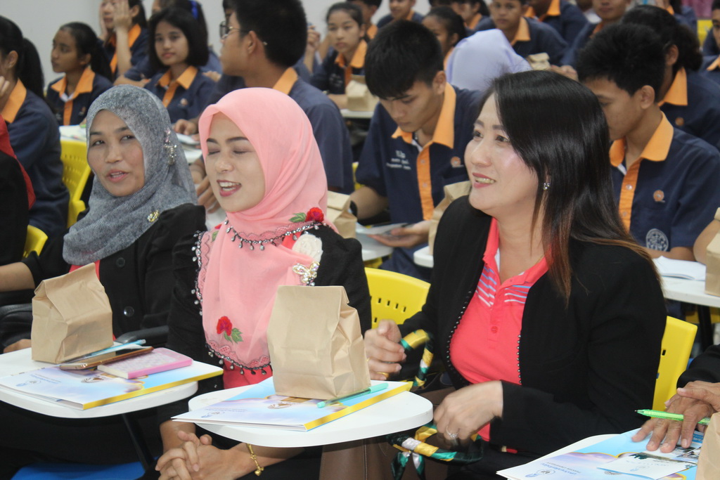 ศึกษาดูงานเกี่ยวกับการจัดการเรียนการสอนและระเบียบการรับนักศึกษาของสาขาวิชาต่างๆในคณะศึกษาศาสตร์