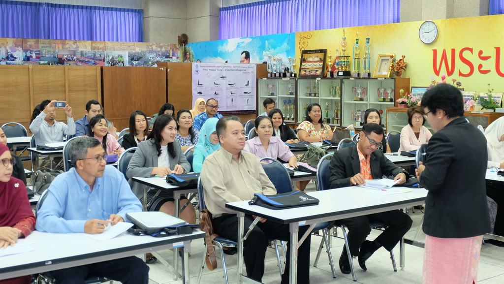 โครงการพัฒนาข้าราชการครูและบุคลากรทางการศึกษาก่อนแต่งตั้งให้มีและเลื่อนเป็นวิทยฐานะชำนาญการพิเศษ รุ่นที่ 104