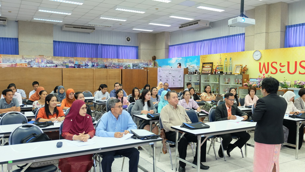 โครงการพัฒนาข้าราชการครูและบุคลากรทางการศึกษาก่อนแต่งตั้งให้มีและเลื่อนเป็นวิทยฐานะชำนาญการพิเศษ รุ่นที่ 104