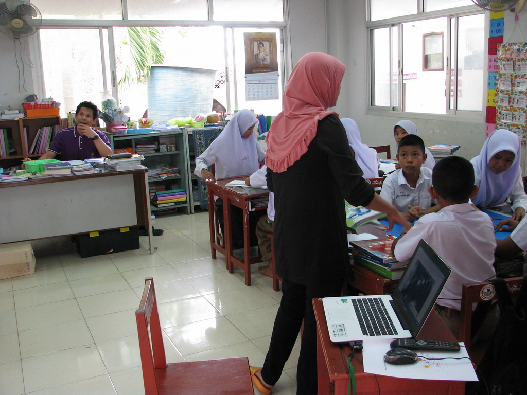 การนิเทศติดตามและประเมินผลการสอนของ “โครงการพัฒนาศักยภาพโรงเรียนในพระราชดำริและโรงเรียนขาดแคลนในเขตพื้นที่การศึกษา 4 จังหวัดภาคใต้”