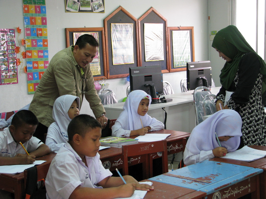 การนิเทศติดตามและประเมินผลการสอนของ “โครงการพัฒนาศักยภาพโรงเรียนในพระราชดำริและโรงเรียนขาดแคลนในเขตพื้นที่การศึกษา 4 จังหวัดภาคใต้”
